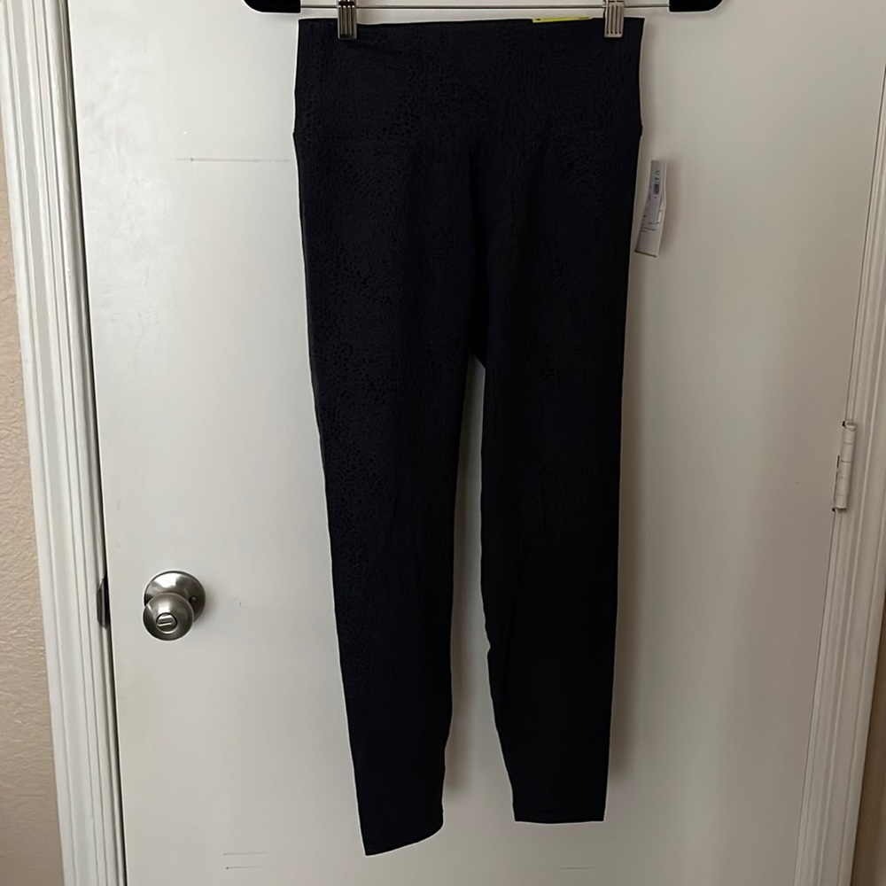 BRAND NEW old navy active 7/8 ankle leggings size medium